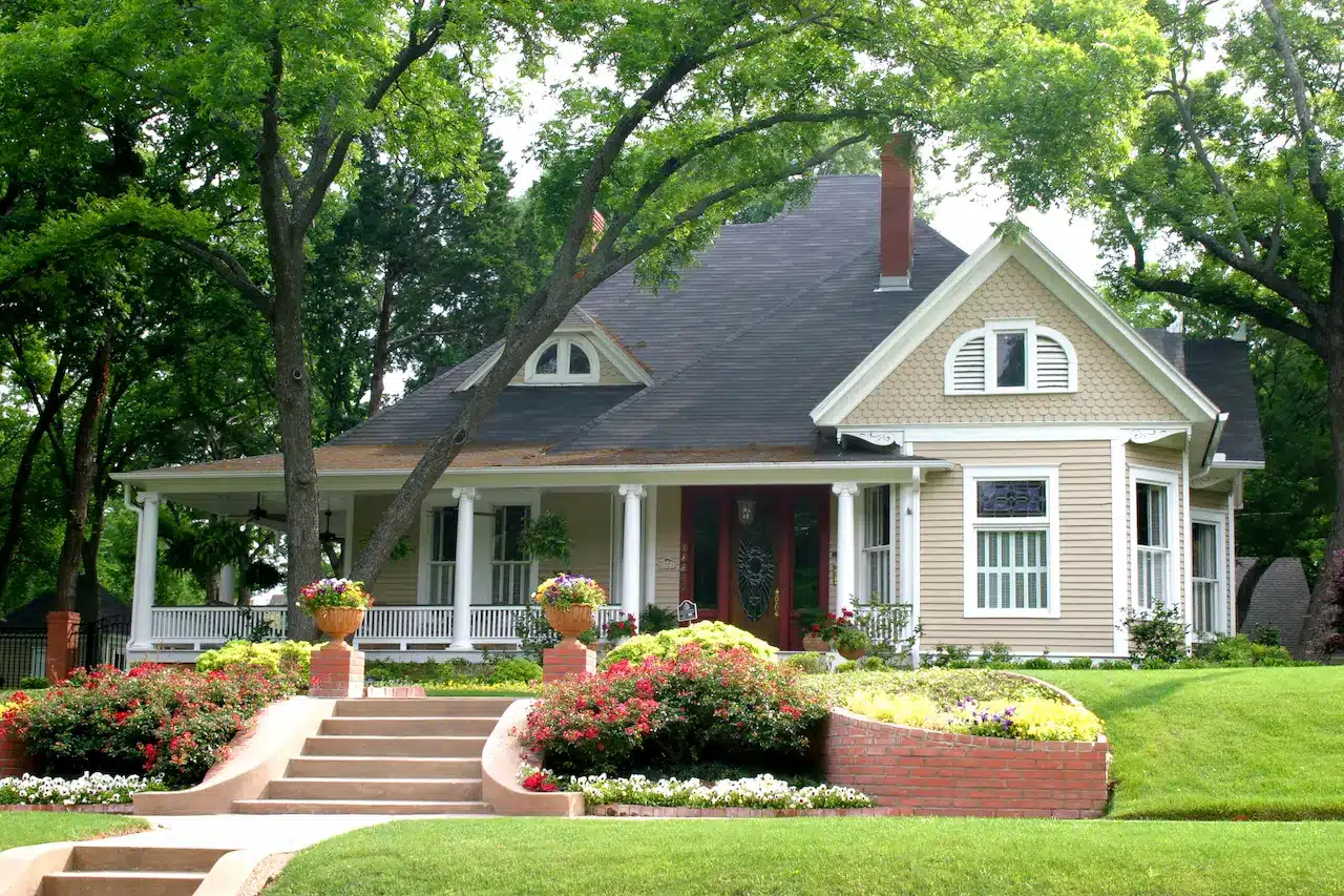 Classic House with Flower Garden in Kalkallo