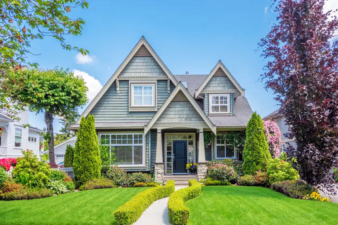 Jacana Victoria Cozy House with Beautiful Landscaping